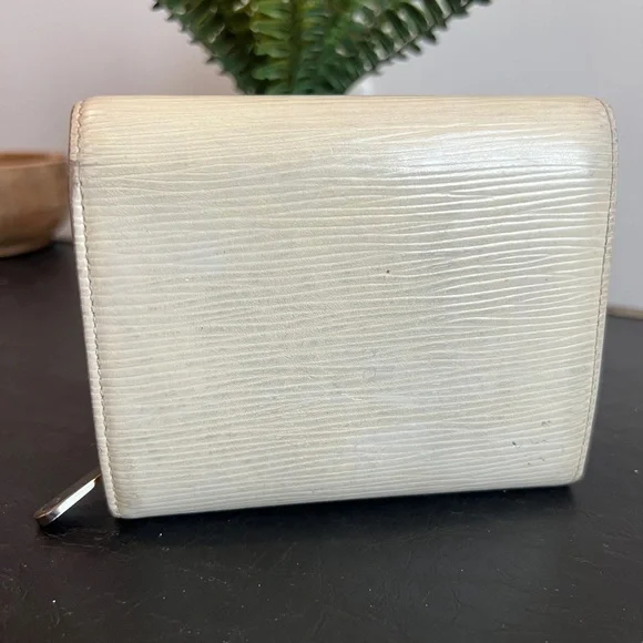 Louis Vuitton Epi Joey Wallet - Picture 4 of 11